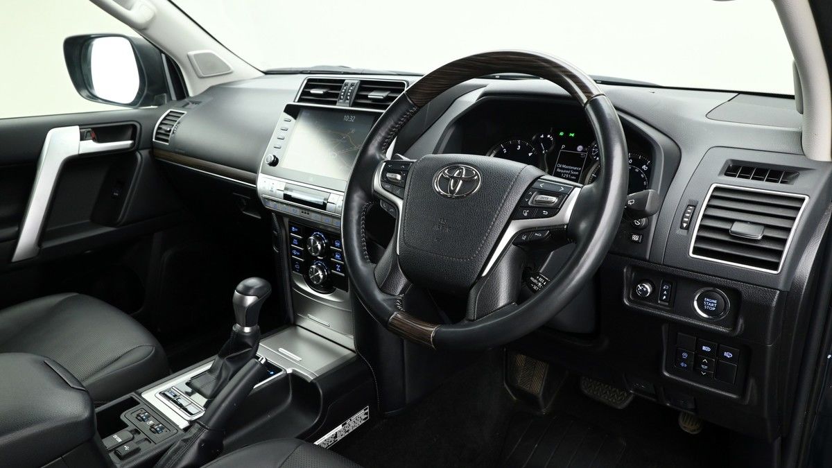 Toyota Land Cruiser Image 3