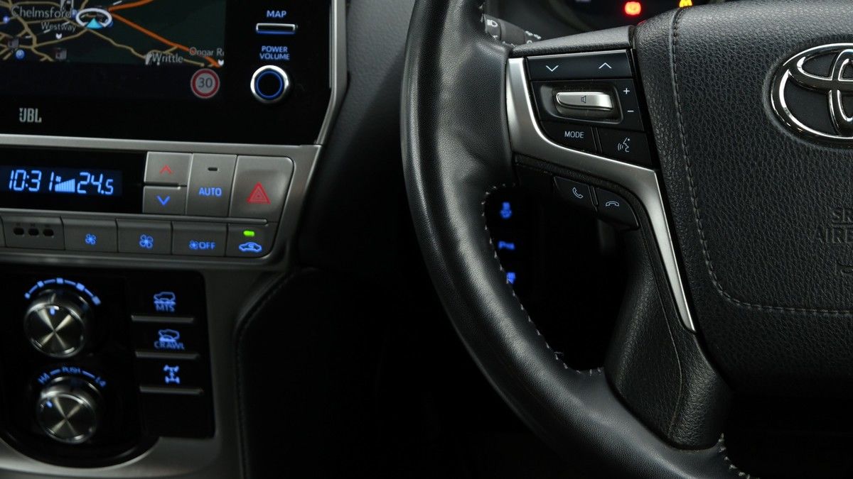 Toyota Land Cruiser Image 15