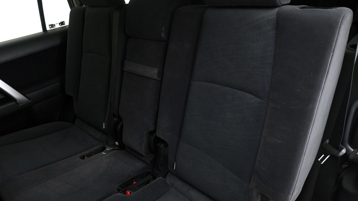 Toyota Land Cruiser Image 4
