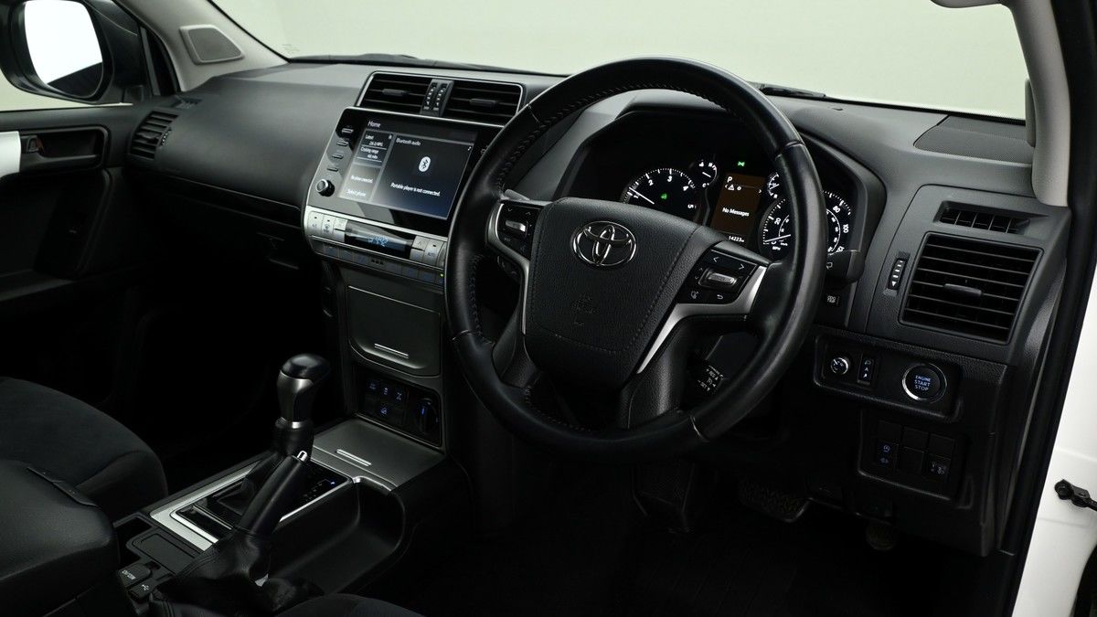 Toyota Land Cruiser Image 2