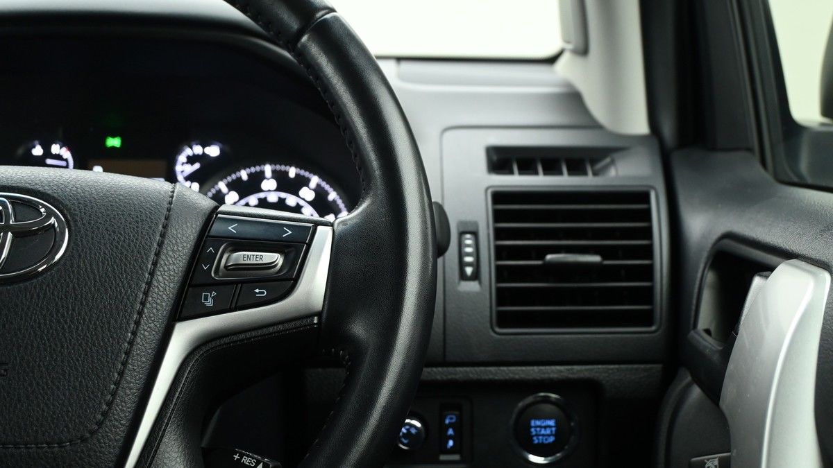 Toyota Land Cruiser Image 15