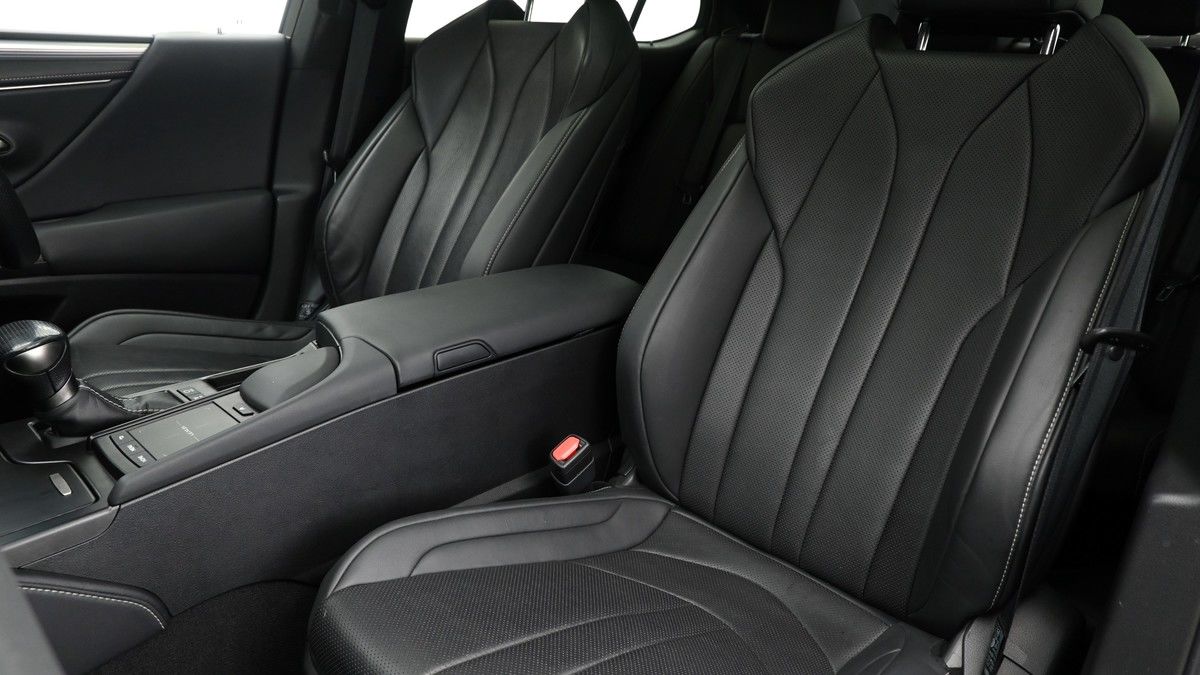 Lexus ES Image 4