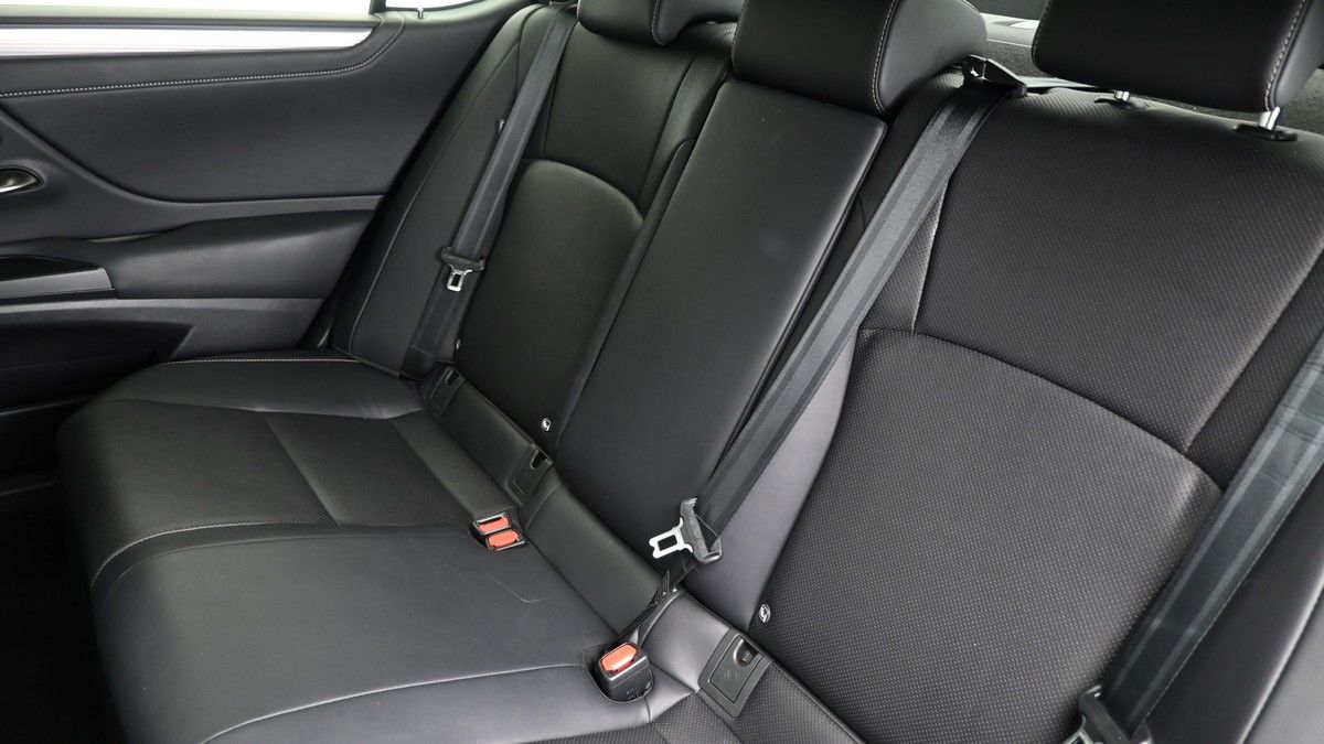 Lexus ES Image 5