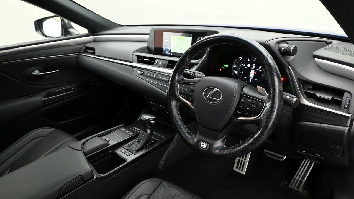 Lexus ES Image 3