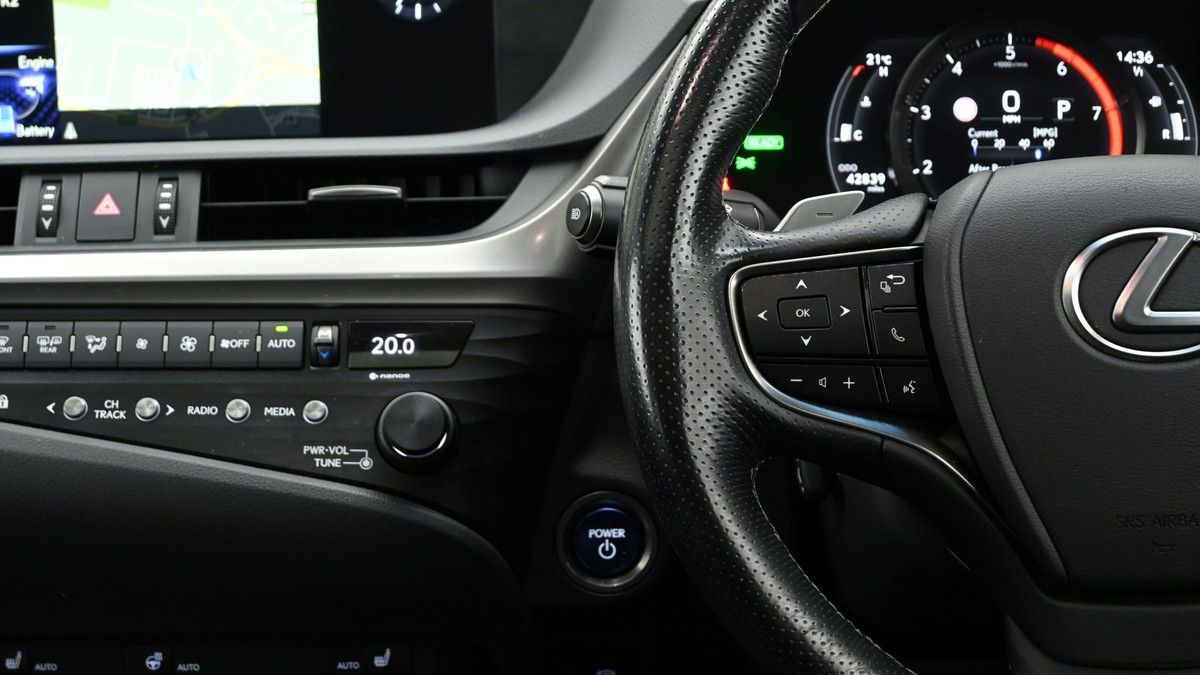 Lexus ES Image 15