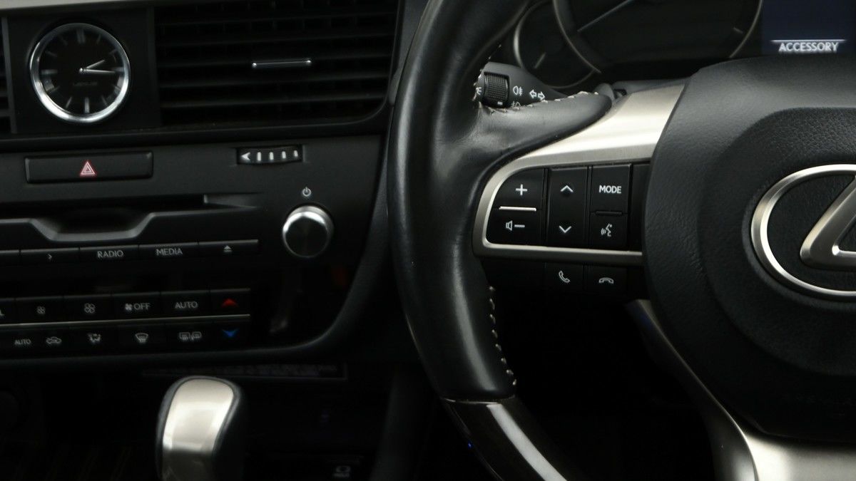 Lexus RX Image 15