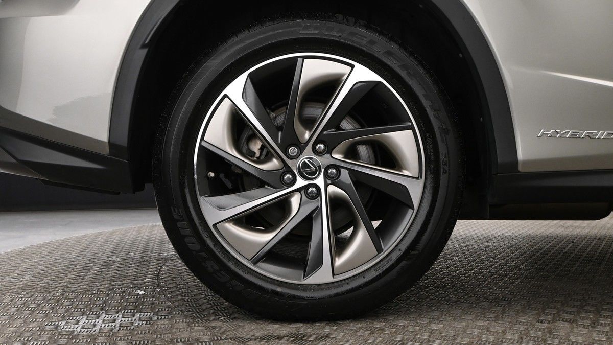 Lexus RX Image 9