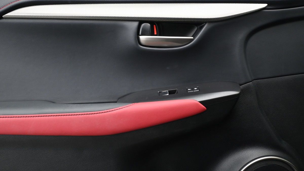 Lexus NX Image 12