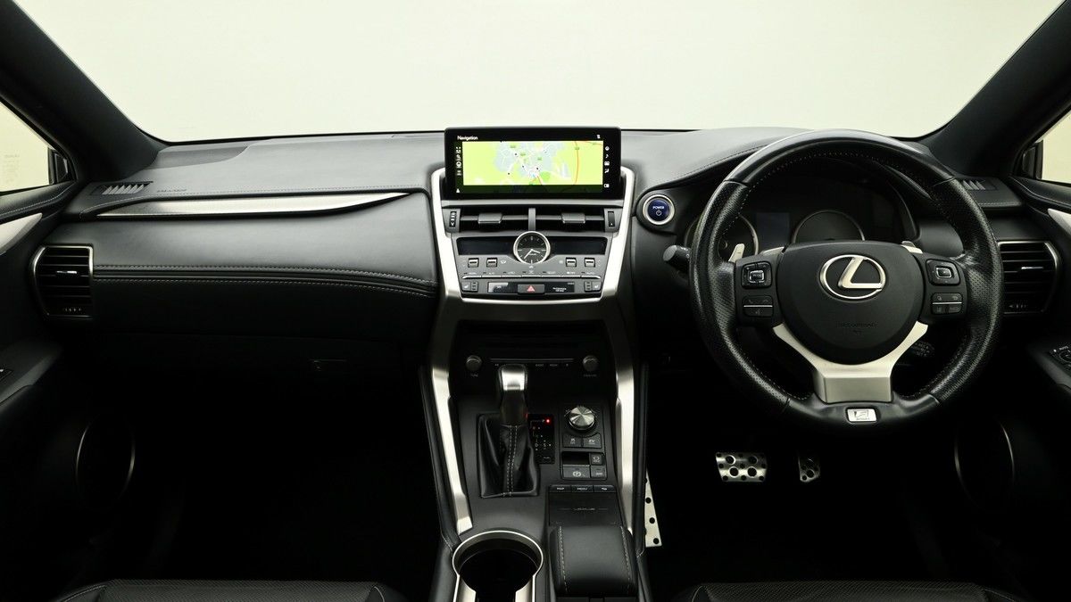 Lexus NX 300h Image 14