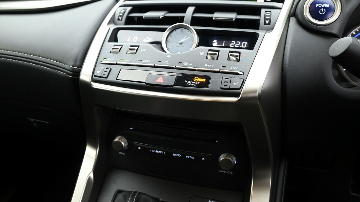Lexus NX Image 12