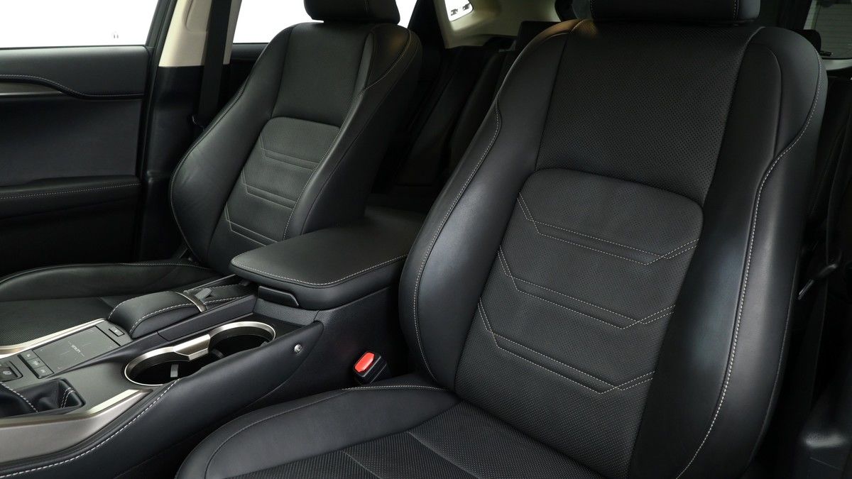 Lexus NX Image 4