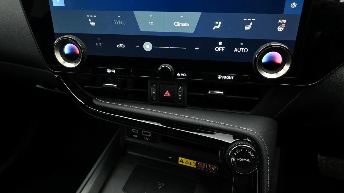 Lexus NX Image 12