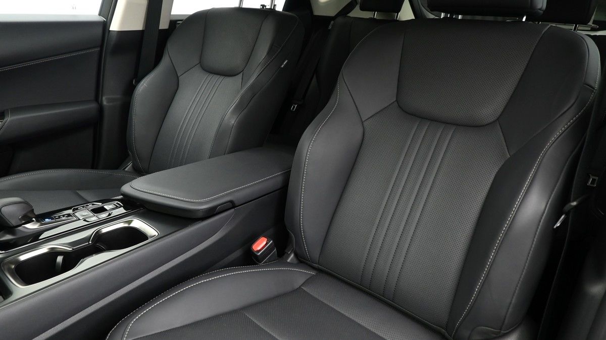 Lexus NX Image 4