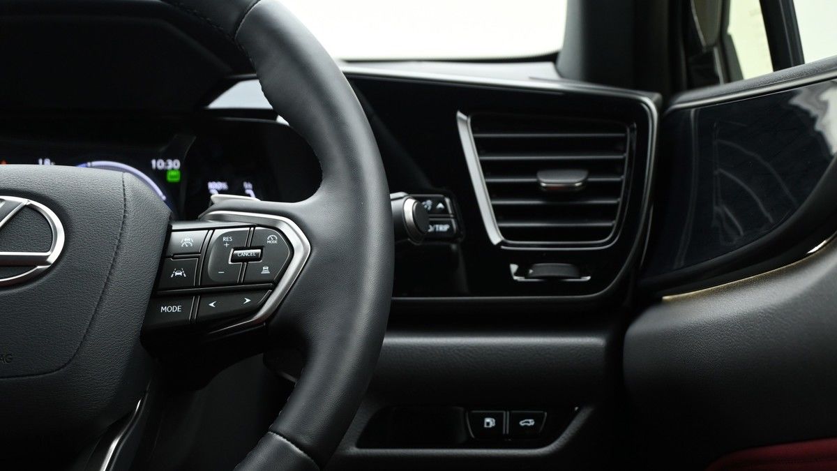 Lexus NX Image 15