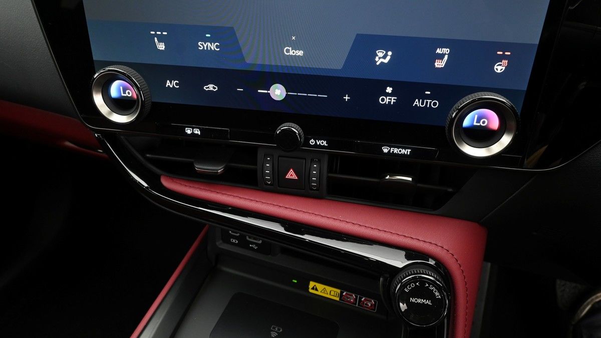 Lexus NX Image 12