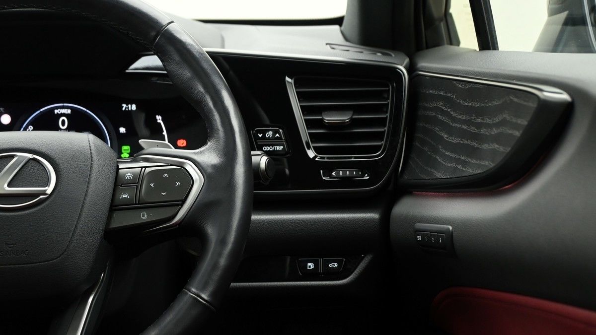 Lexus NX Image 16