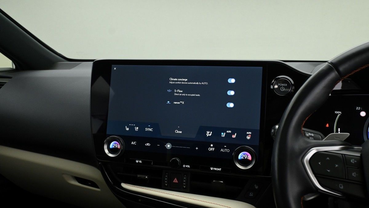 Lexus NX Image 12