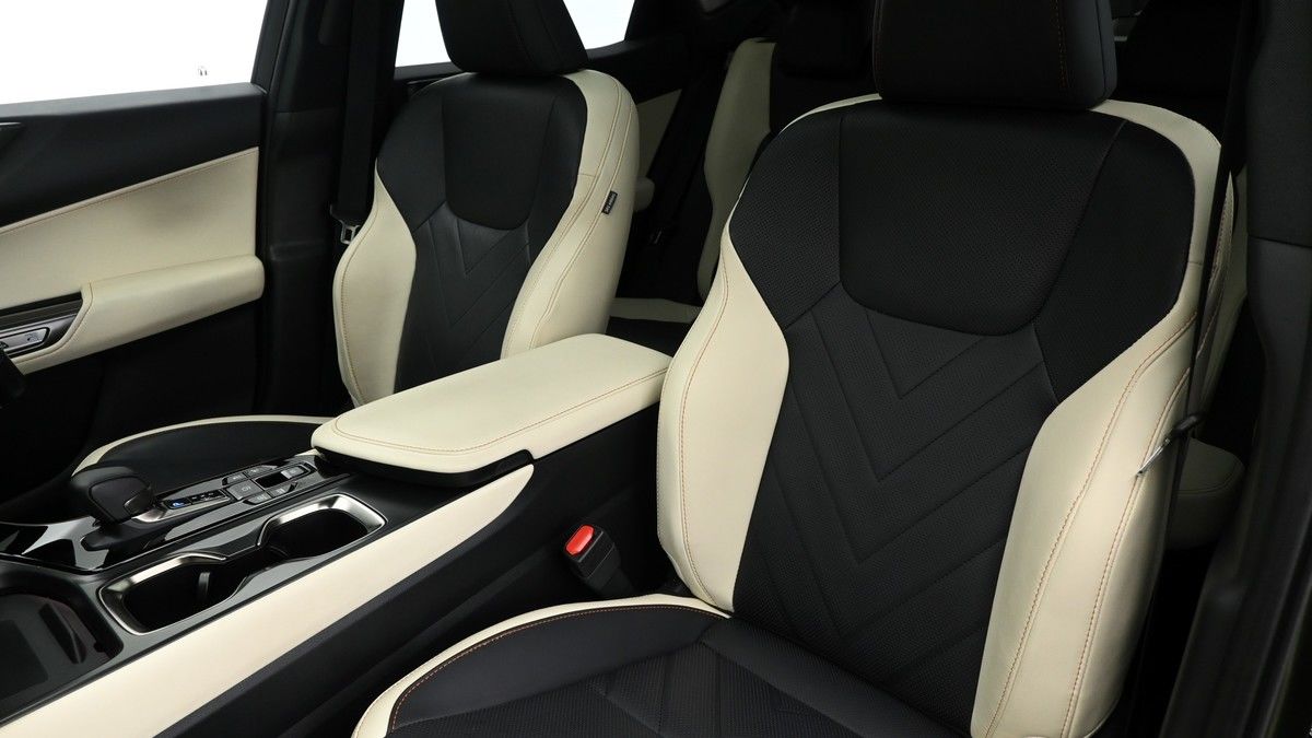 Lexus NX Image 4
