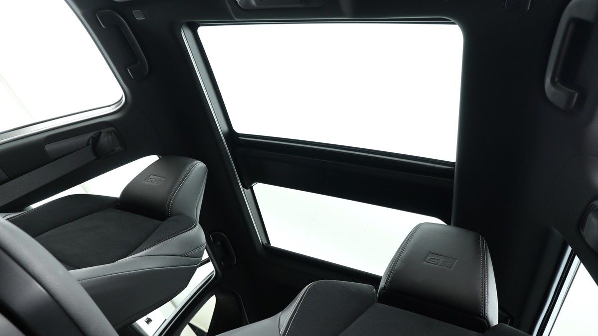 Toyota RAV4 Image 2