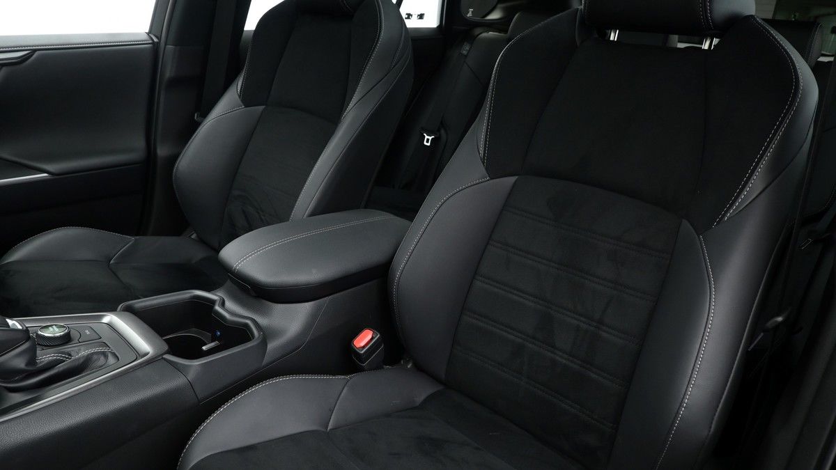 Toyota RAV4 Image 4