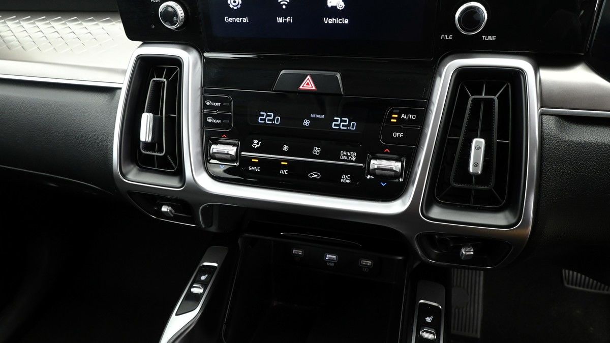 Kia Sorento Image 12