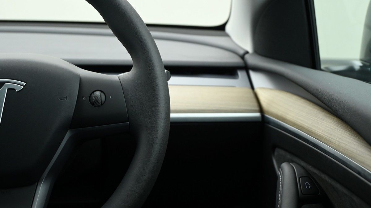 Tesla Model Y Image 16