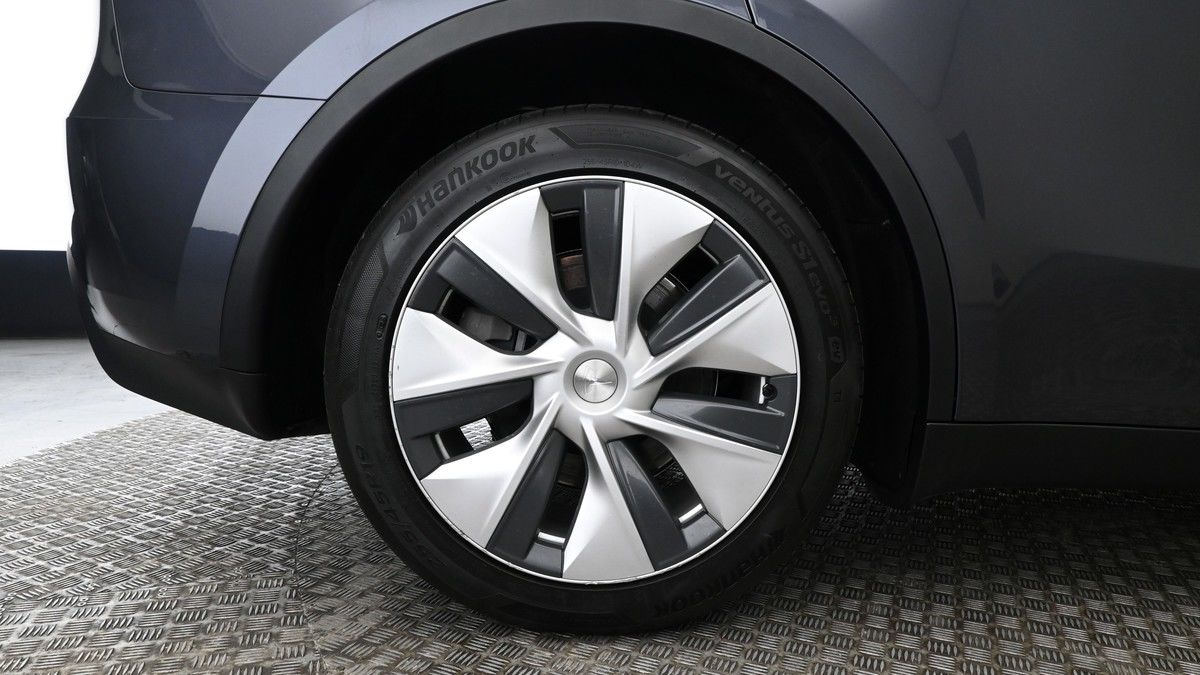 Tesla Model Y Image 9