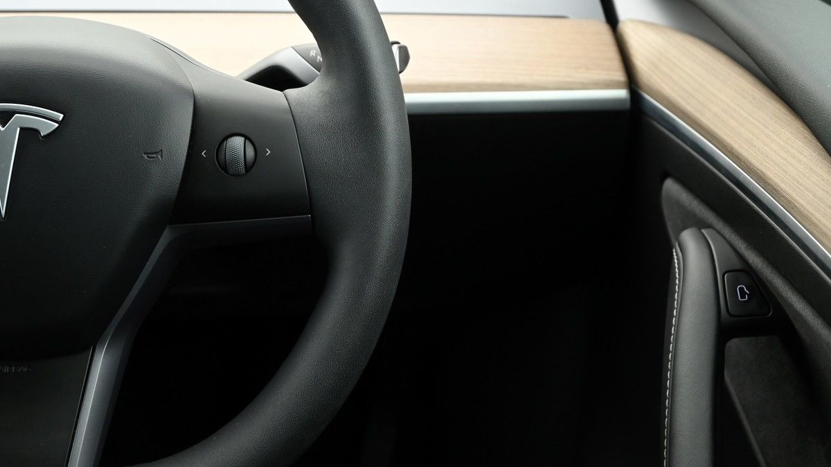 Tesla Model Y Image 16