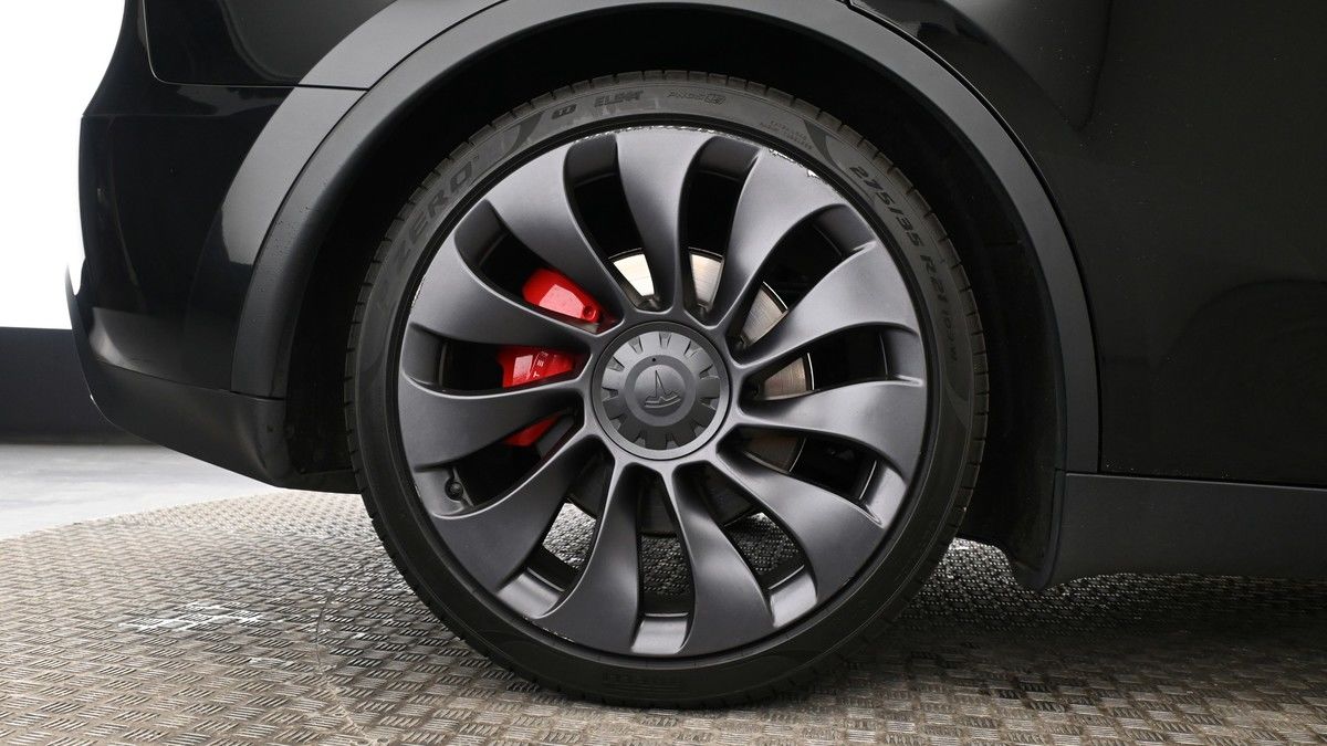 Tesla Model Y Image 9