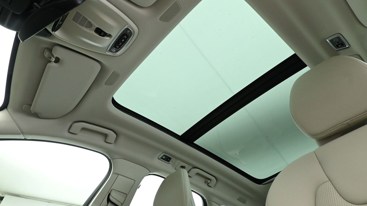 Volvo XC60 Image 2