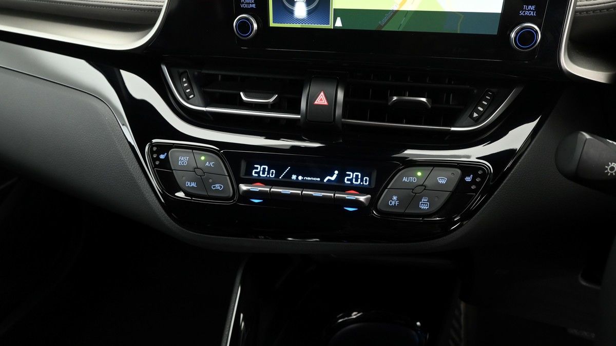 Toyota C-HR Image 12