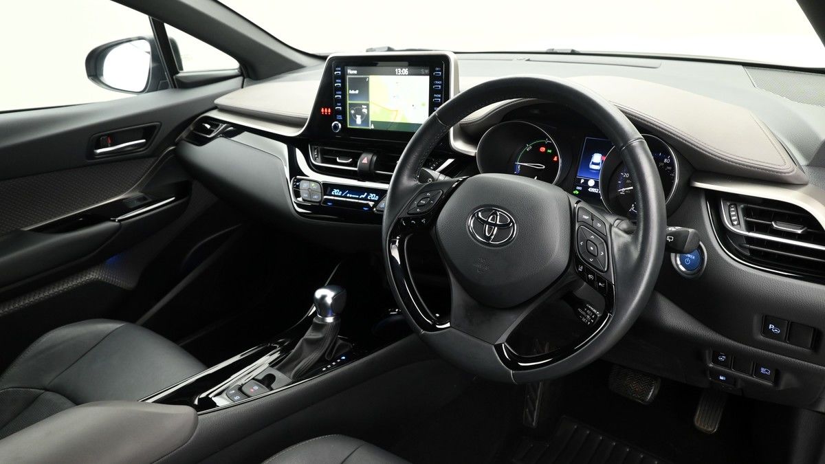 Toyota C-HR Image 3