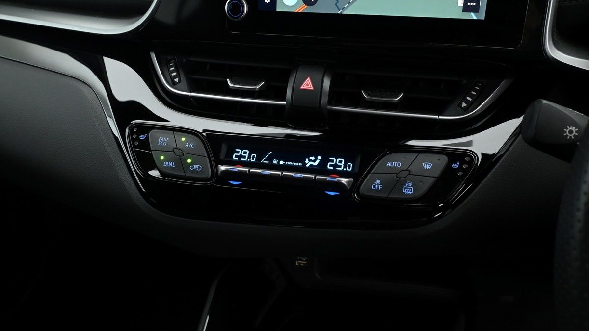 Toyota C-HR Image 11