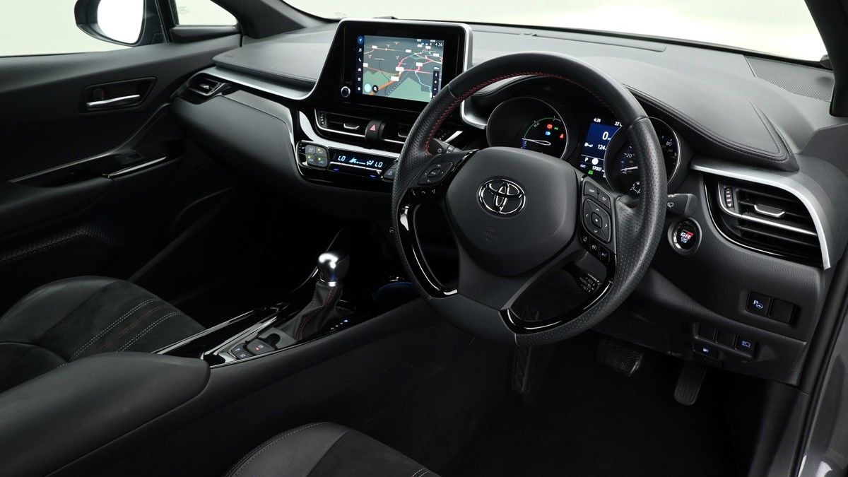 Toyota C-HR Image 2