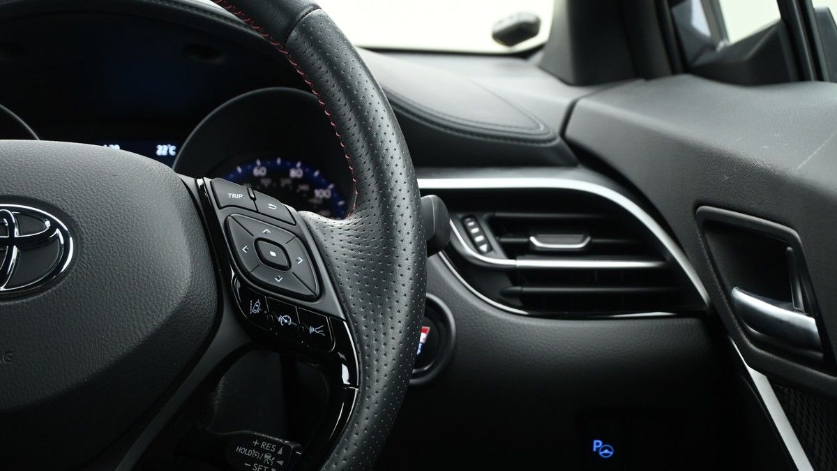 Toyota C-HR Image 15