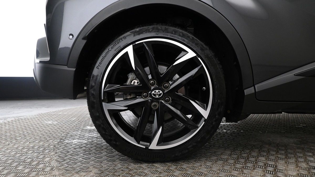 Toyota C-HR Image 8