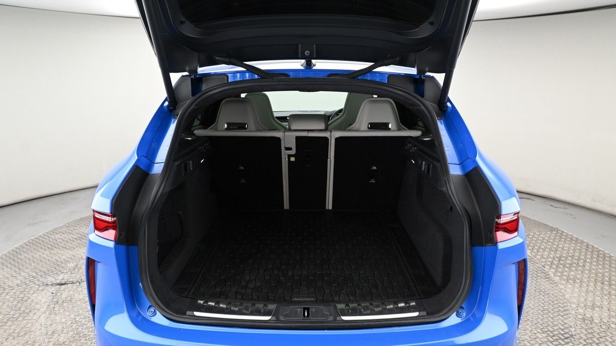 Jaguar F-PACE Image 10