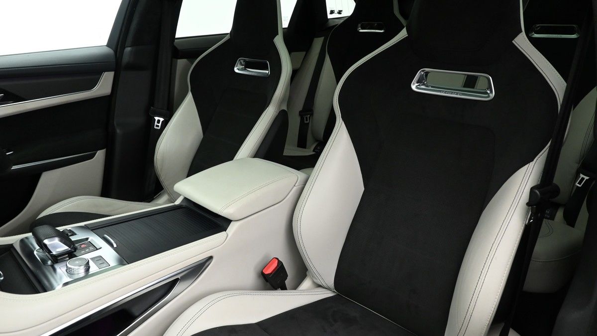 Jaguar F-PACE Image 4