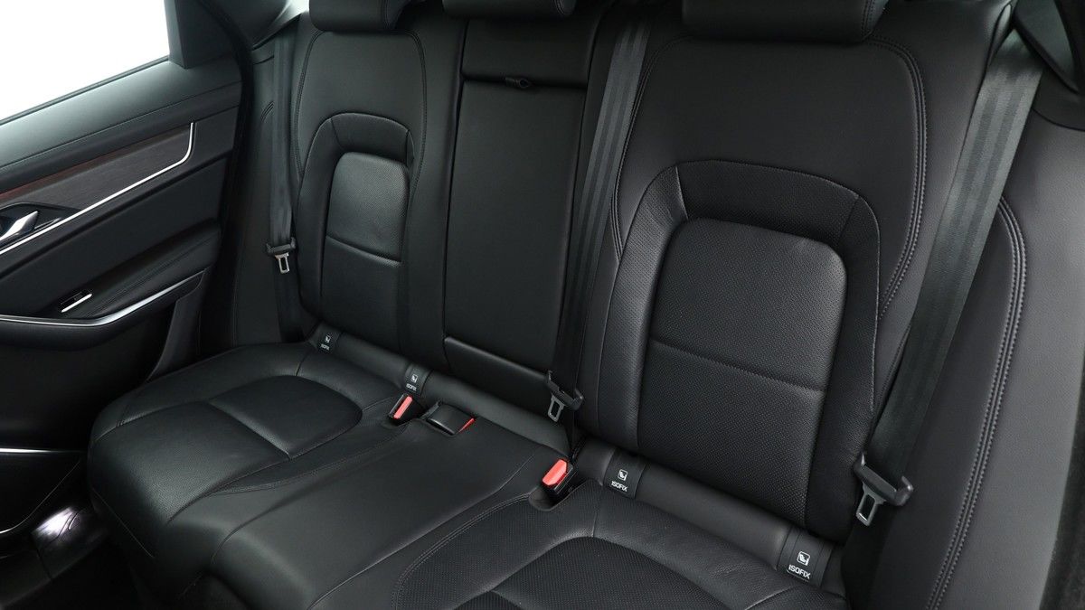 Jaguar F-PACE Image 4