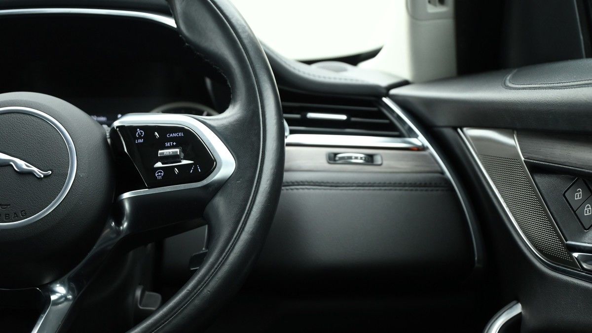 Jaguar F-PACE Image 15