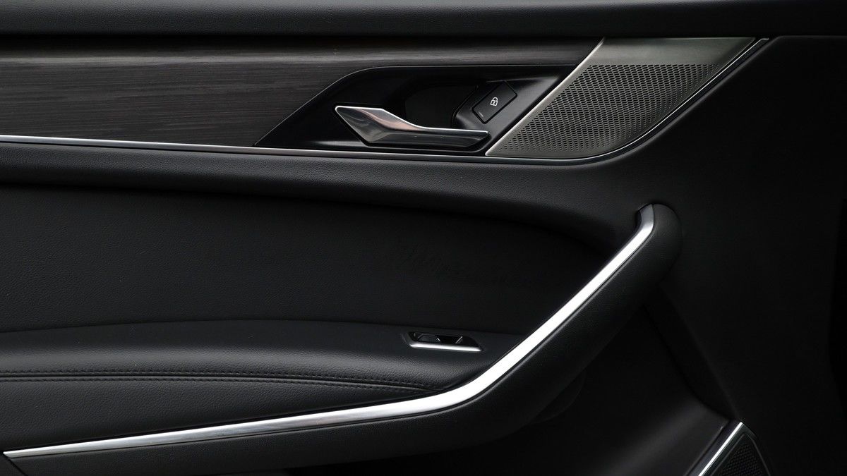Jaguar F-PACE Image 12