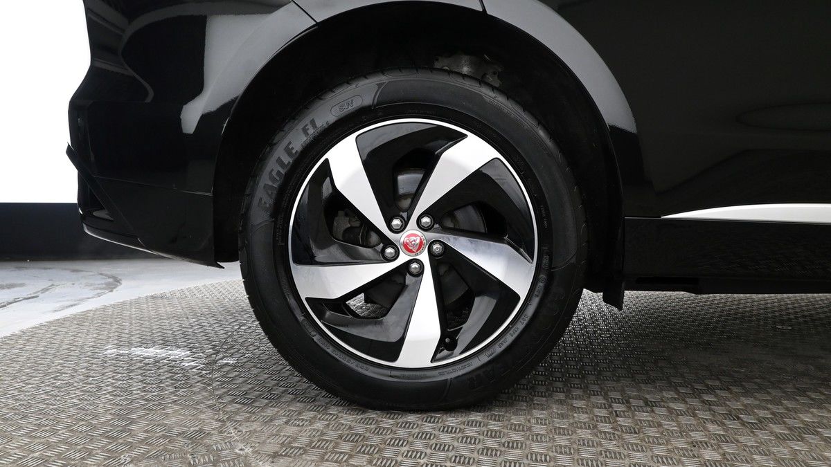 Jaguar F-PACE Image 8