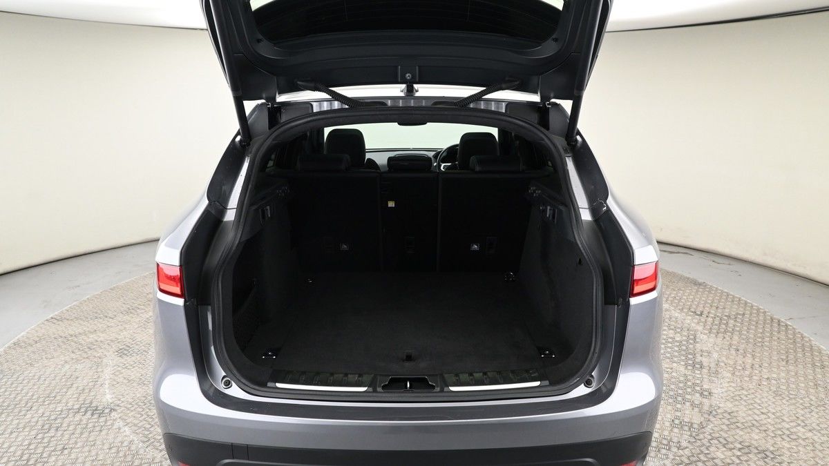 Jaguar F-PACE Image 10