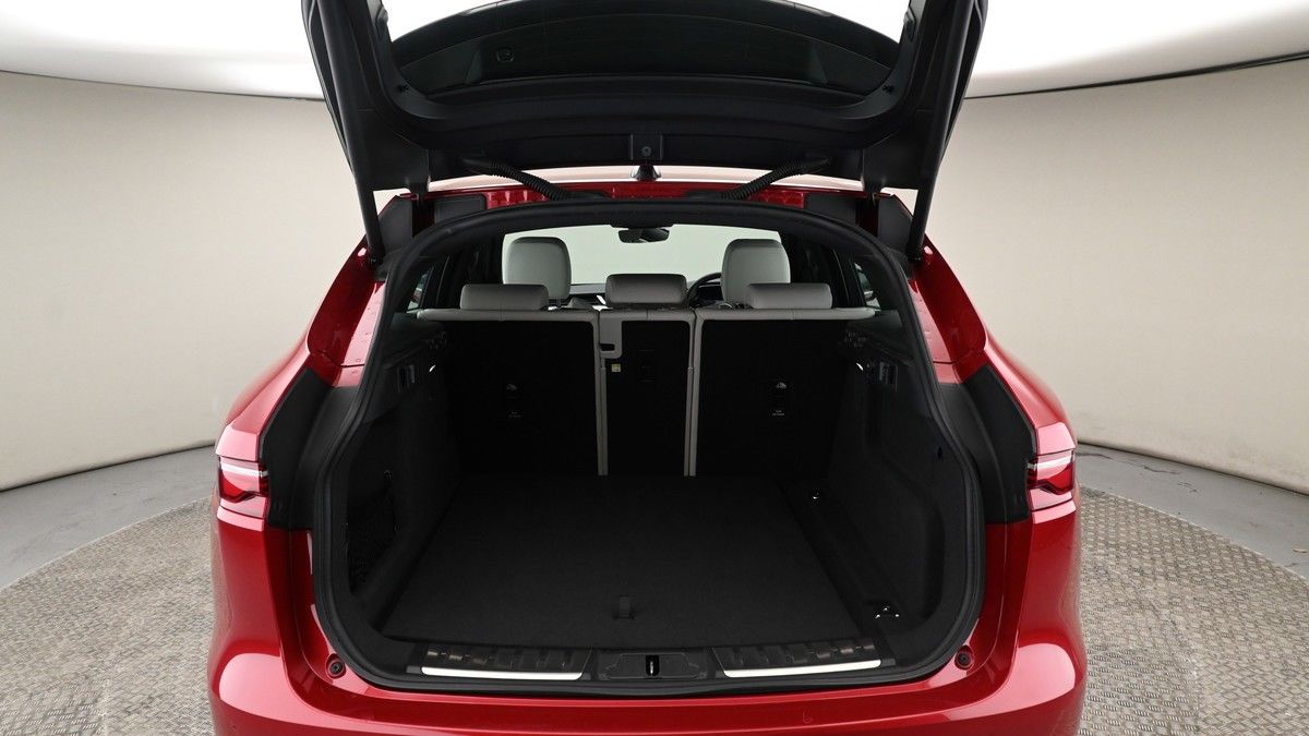 Jaguar F-PACE Image 9