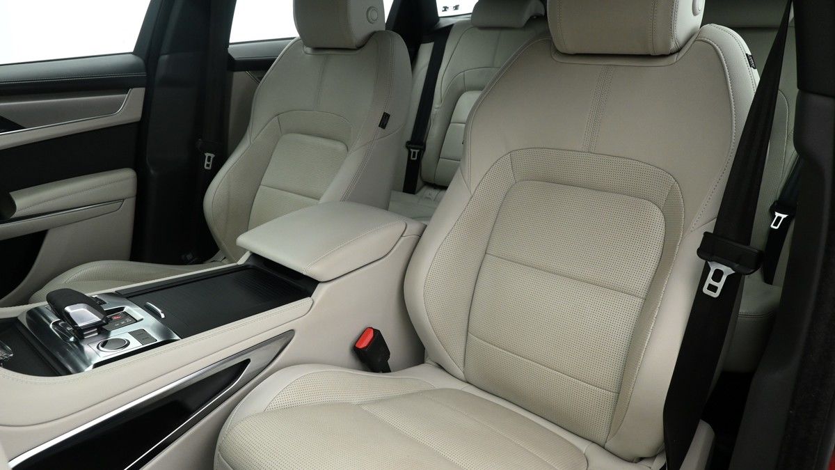 Jaguar F-PACE Image 3