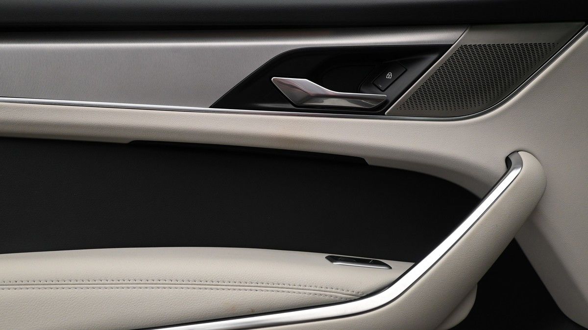 Jaguar F-PACE Image 12