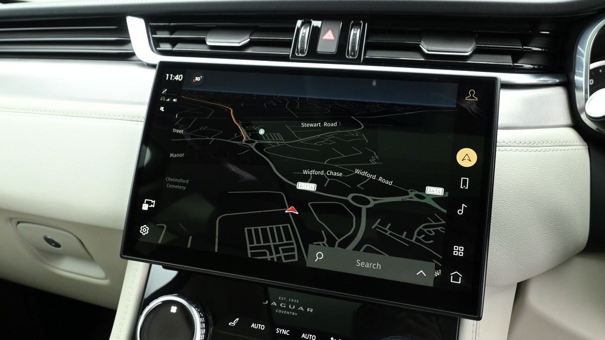 Jaguar F-PACE Image 12