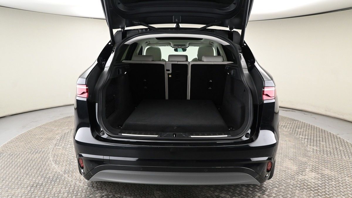 Jaguar F-PACE Image 10