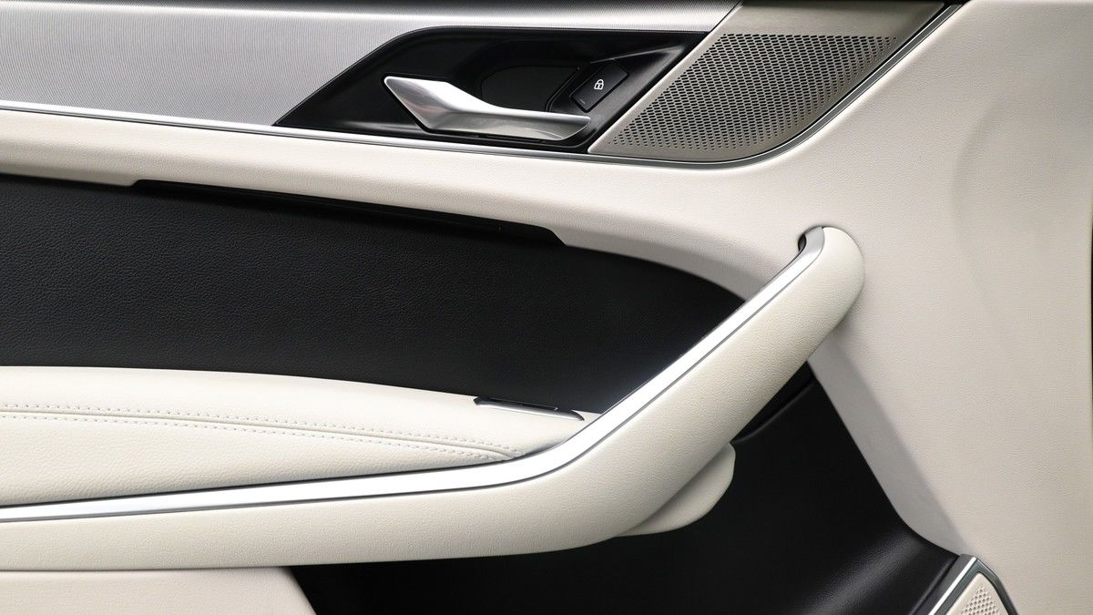 Jaguar F-PACE Image 13