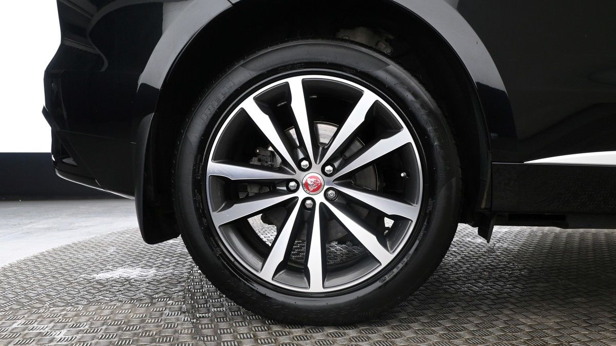 Jaguar F-PACE Image 9